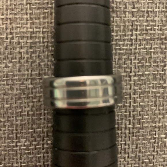 ♥️ Sale 3for$15! Silver Tone Striped Infinity Ring size 8.5 Unisex Men’s Women's - Picture 4 of 5